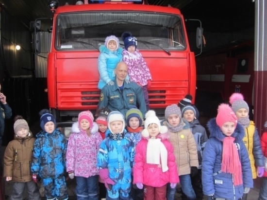 В гости к спасателям Комсомольска пришли дети