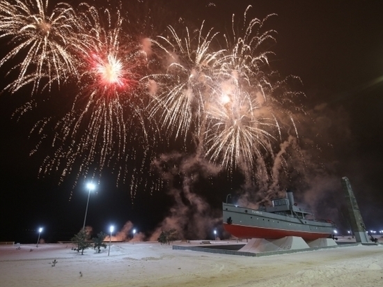900 залпов праздничного фейерверка 2 февраля осветили небо Волгограда