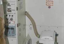 Возможной причиной протечки воды в туалете американского модуля «Tranquillity («Спокойствие») на МКС могла стать недостаточно плотная фиксация клапана, соединяющего ведро для ополаскивания системы с самим туалетным устройством