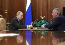 Глава «Роскосмоса» Дмитрий Рогозин рассказал в понедельник главе государства Владимиру Путину о развитии космической отрасли