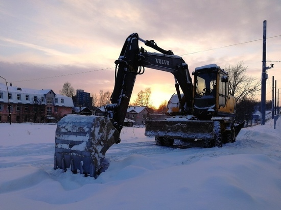 Денег нет, снег есть: мэр Петрозаводска поручила найти дополнительные деньги на вывоз снега