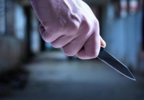 Сегодня в отделении одного из сочинских банков мужчина с ножом принялся угрожать сотруднику организации