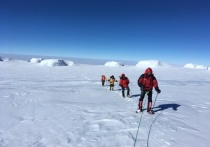 Владислав Лачкарёв, иркутский альпинист, стал вторым человеком в мире, который покорил семь высочайших вершин, среди них и самая высокая гора в мире Эверест, а также семь высочайших вулканов на всех континентах