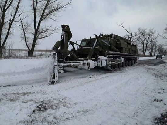 В Курской области к расчистке дорог привлекли военных
