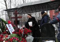 Рэпера Децла, Кирилла Толмацкого, похоронили на Пятницком кладбище рядом с графом Федором Ростопчиным, известным по истории событий 1812 года