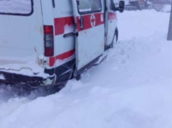 Жители дома близ завода 50 в Ярославле оказались в снежном плену