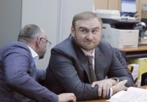 Казбек Булатов, первый замглавы управления СКР по Карачаево-Черкесии, подтвердил, что приятельствовал с Арашуковым, но "не вопреки интересам службы"