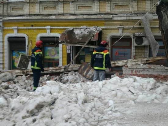 В рухнувшем сегодня "доме Деникина" едва не погибла продавщица