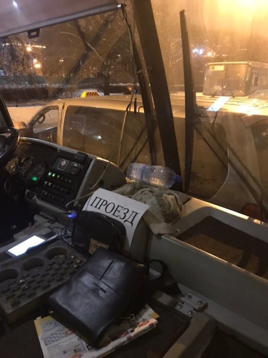 У станции «Московская» столкнулись такси и маршрутка