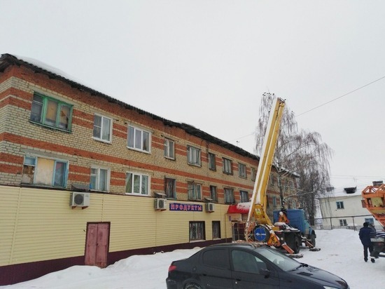 В Рузаевке у трёхэтажки под тяжестью снега обрушилась крыша