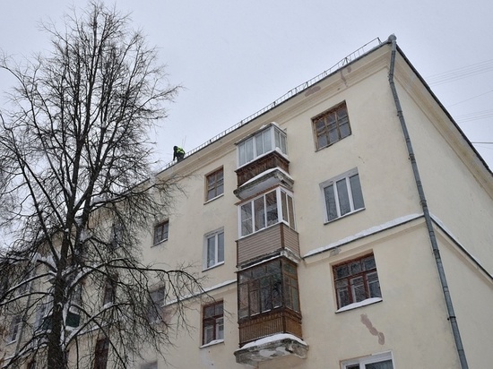 В Кирове от снега очищены еще 600 крыш