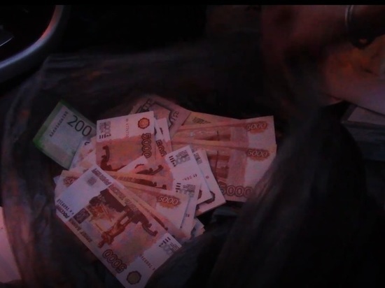 Под Краснодаром полицейские остановили машину с фальшивыми деньгами