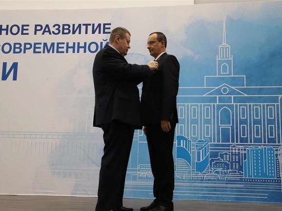 Спикер ЗСК Юрия Бурлачко получил орден «За заслуги перед Отечеством» Спикер ЗСК Юрия Бурлачко получил орден «За заслуги перед Отечеством»
