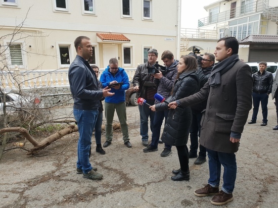 Минстрой РК приступит к сносу самовольных объектов в Ялте Минстрой РК приступит к сносу самовольных объектов в Ялте
