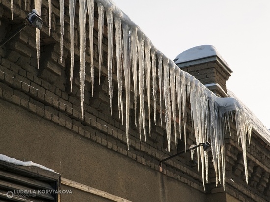 Сильная оттепель в Петрозаводске может спровоцировать сход снега с крыш
