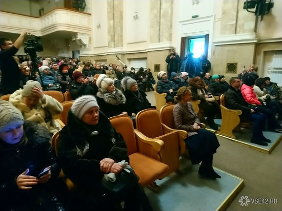 Кемеровчане встретились с чиновниками с требованием сохранить роддом