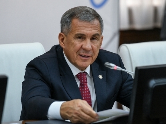 Рустаму Минниханову представили одежду бренда ALGA Рустаму Минниханову представили одежду бренда ALGA