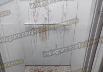 Кемеровчанин, проживающий в доме №37 на улице Космической, стал свидетелями неприятного зрелища: кабина лифта оказалась вся в кровавых следах