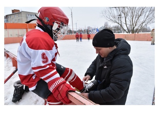 В Серпухове стартовала акция «Выходи играть в хоккей!»