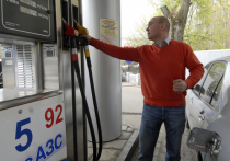 На Северном Кавказе можно приобрести на среднюю зарплату в несколько раз меньше бензина, чем в северных и дальневосточных регионах страны