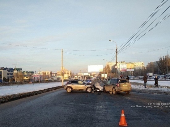 Пожилая пассажирка иномарки пострадала в ДТП на западе Волгограда