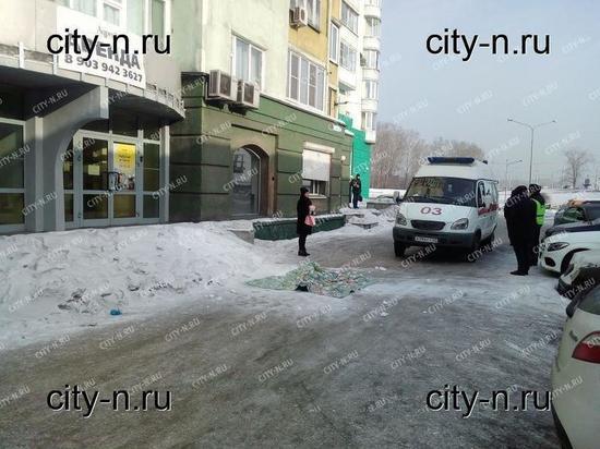 В Новокузнецке выпал из окна голый молодой мужчина В Новокузнецке выпал из окна голый молодой мужчина
