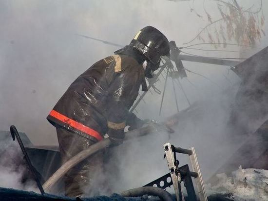В Калининградской области горели сажа и бытовка В Калининградской области горели сажа и бытовка