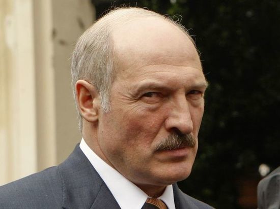 Лукашенко связал убийство учительницы с "бардаком" в школах