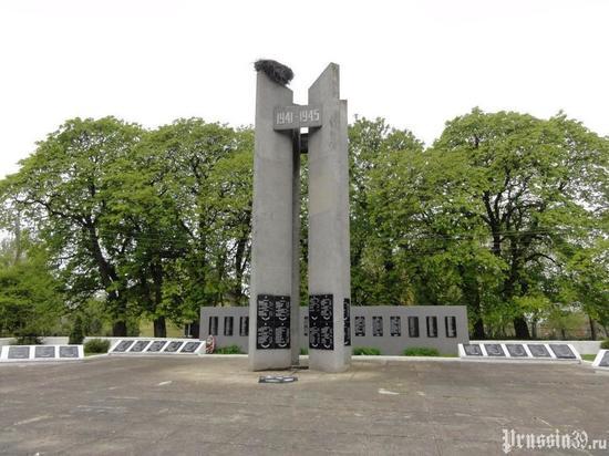 В поселках под Зеленоградском отремонтируют пять мемориалов