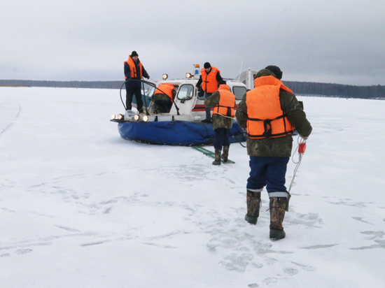 Со льда Десногорского водохранилища спасли рыбаков