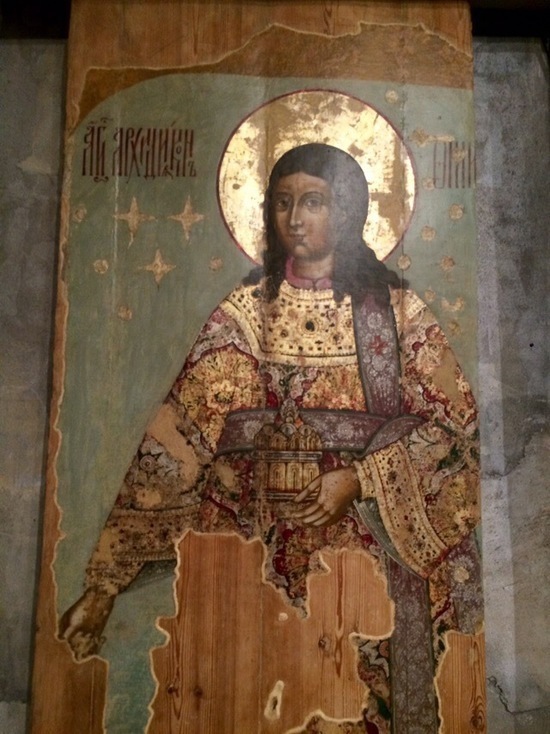 В Москве проходит выставка старинных икон, найденных на чердаке Митрополичьих палат