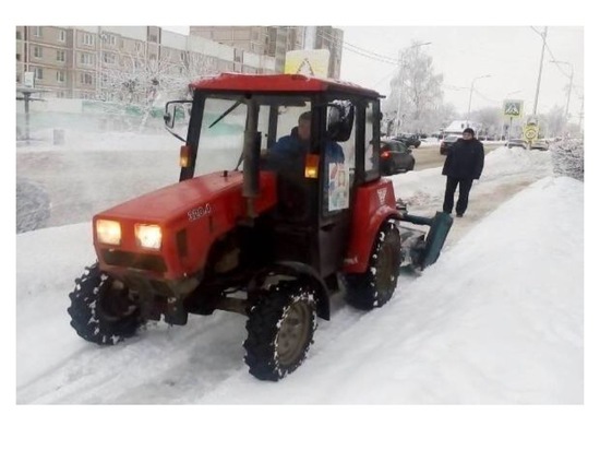 В Серпухове ликвидируют последствия ночного снегопада