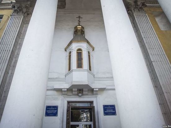 Власти Крыма требуют УПЦ КП освободить помещения Кафедрального собора