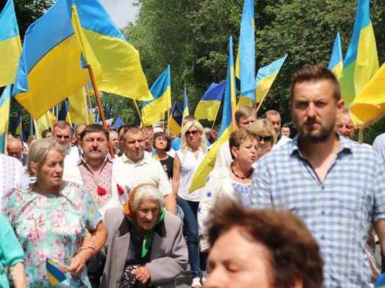Свыше 70% украинцев заявили о ведущейся войне с Россией