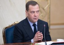 Председатель Правительства Дмитрий Медведев, выступая на Совете Федерации, неожиданно заявил, что театров у нас много
