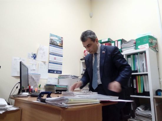 В ходе обыска в псковском «Яблоке» изъяты два жёстких диска и документы