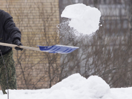 В Уфе школьники надорвали спины на уборке снега
