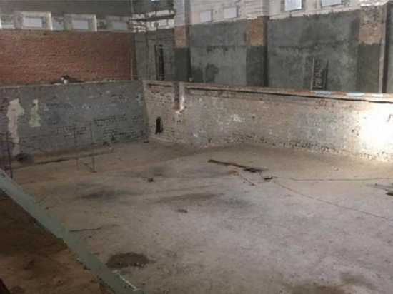 Ход ремонта в славгородском бассейне «Дельфин» проверили чиновники