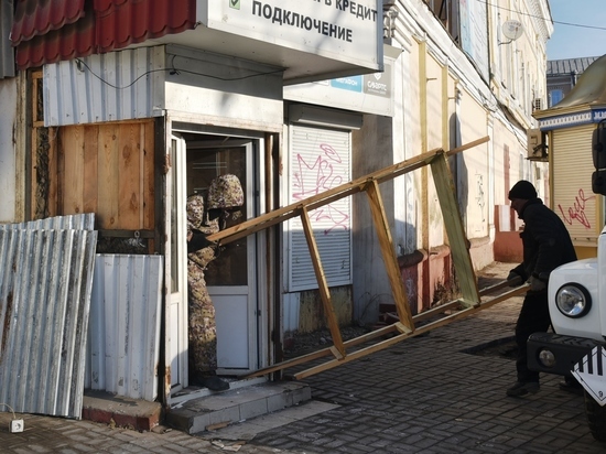 В Кировском районе демонтируют очередной незаконный киоск
