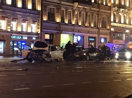 Массовую аварию на Невском проспекте устроил 19-летний водитель