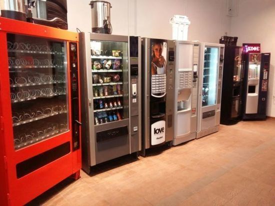 В Псковской области откроют «горячую линию» по установке в школах автоматов со снеками