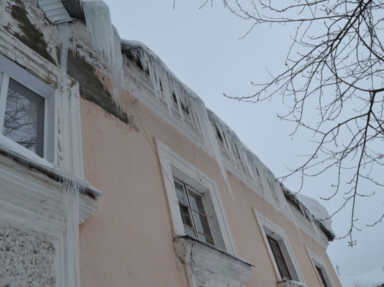 Двести нарушений выявлено в работе УК Иванова по расчистке снега и уборке крыш