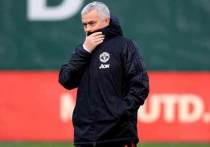 Бывший главный тренер "Манчестер Юнайтед" Жозе Моуринью и его помощники получили компенсацию от клуба за разрыв контракта. Боссам "красных дьяволов" пришлось выплатить португальцу более 22-х миллионов евро.