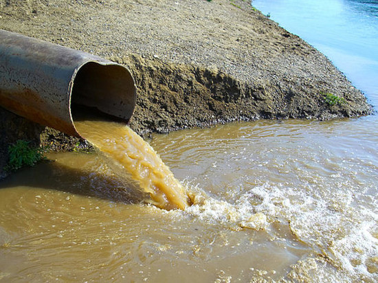 В трех муниципалитетах Приангарья сбрасывали в реки неочищенные стоки