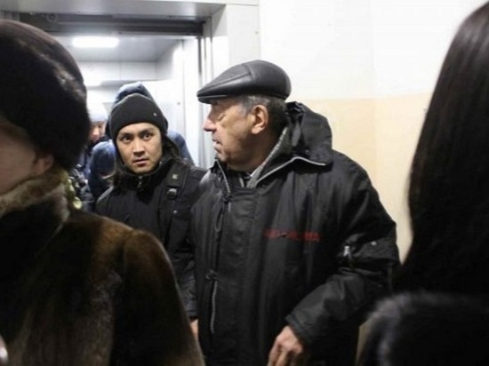 Член рабочей группы по вопросам ЖКХ правительства России застрял в Калмыкии в лифте