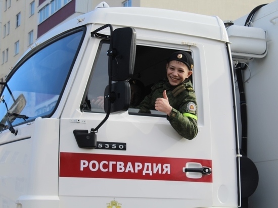 Бронемашины на вооружении Росгвардии показали ставропольским кадетам