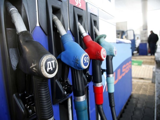 Вице-премьер Дмитрий Козак исключил удешевление бензина