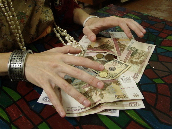 Суеверную воронежскую пенсионерку нагло обманули на 95 тыс. рублей