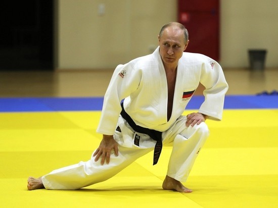 Песков попросил не переживать из-за травмы Путина: "Спорт есть спорт"