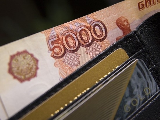 Поддельные 5 тысяч рублей нашли в выручке одного из псковских магазинов